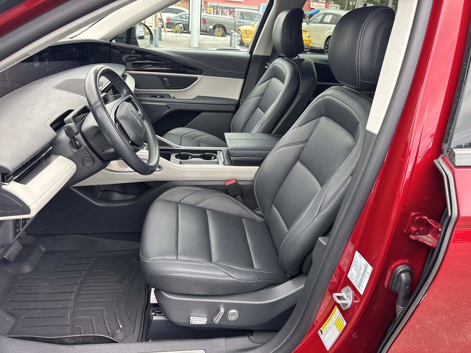 Used 2025 Lincoln Nautilus Premier AWD/4WD image 21