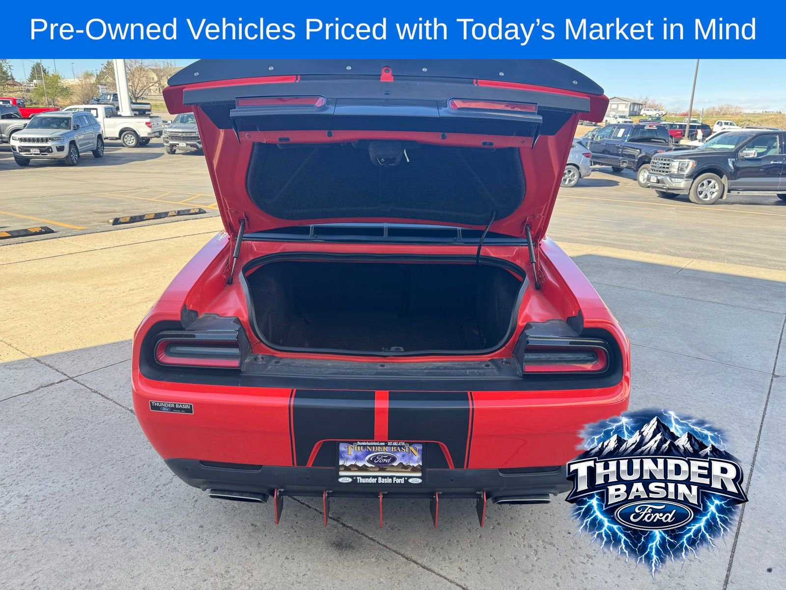 Used 2016 Dodge Challenger SRT w/ Technology Group image 5