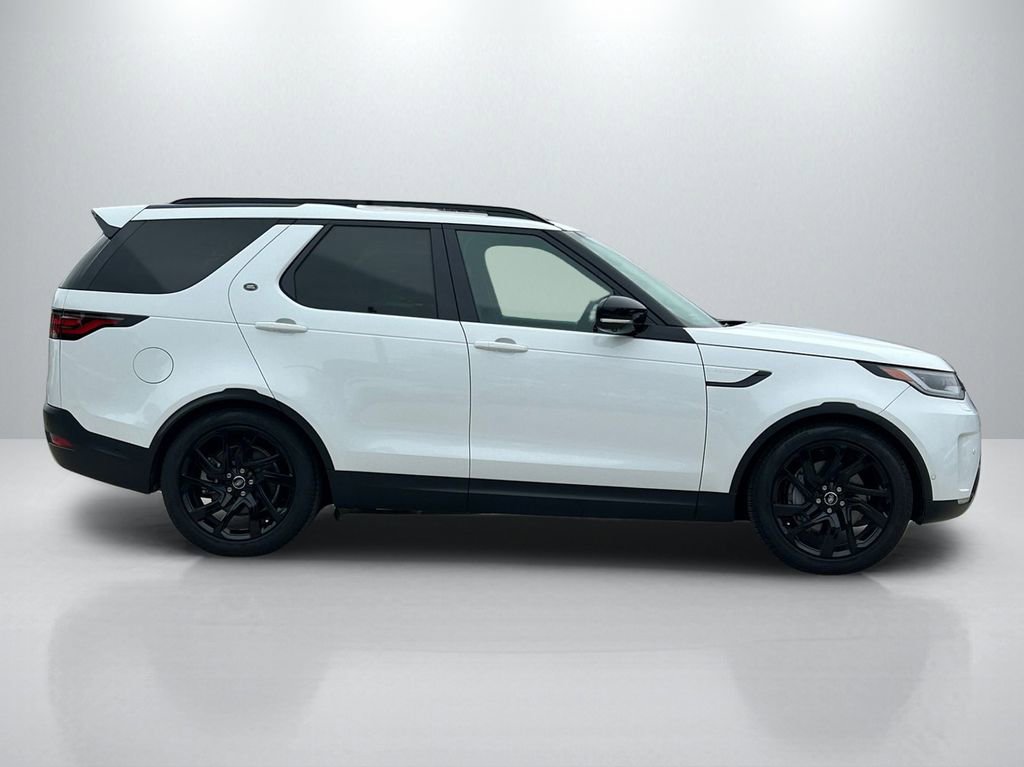Used 2025 Land Rover Discovery S image 4