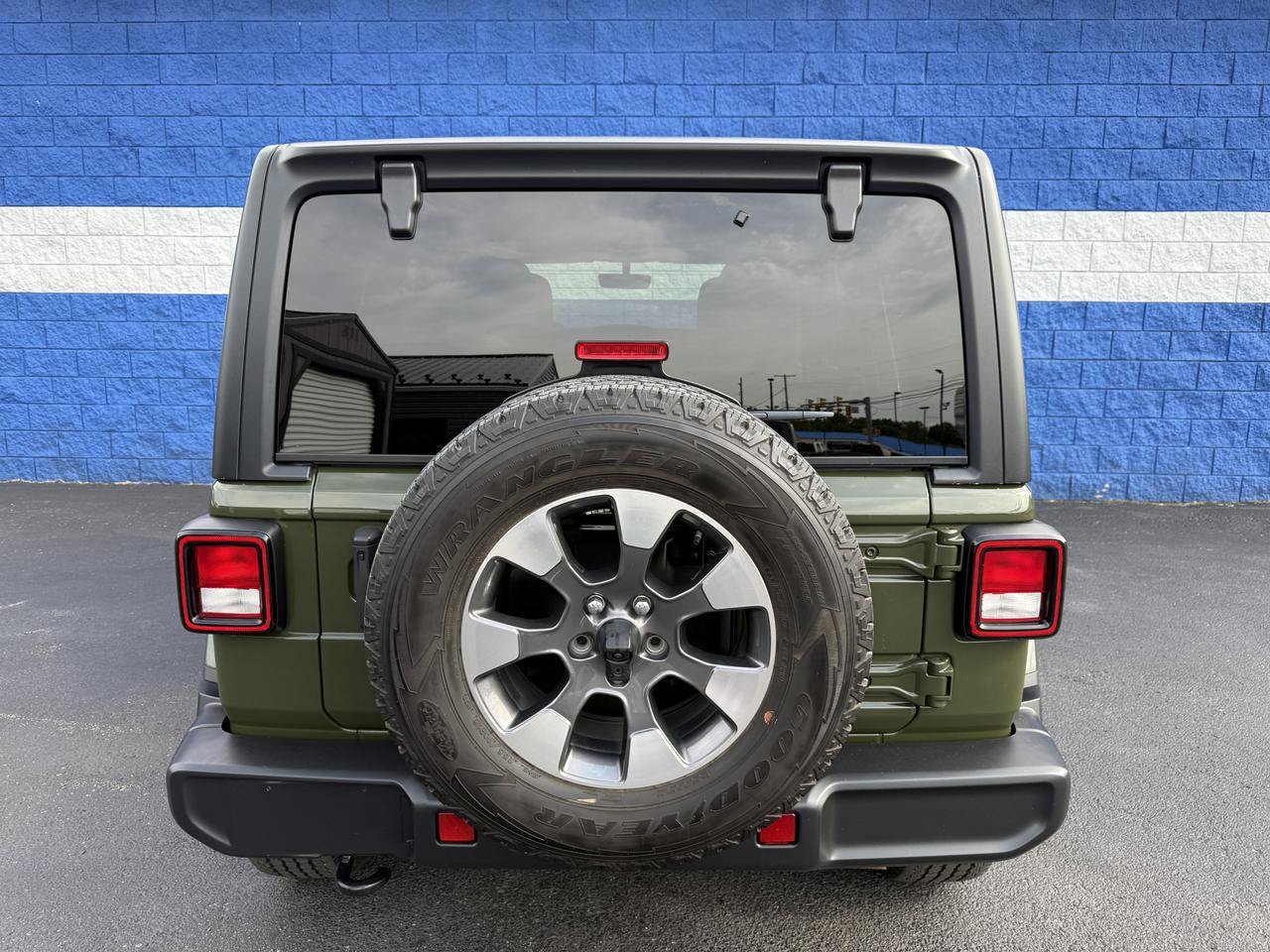 Used 2022 Jeep Wrangler Unlimited Sahara w/ Cold Weather Group AWD/4WD image 19
