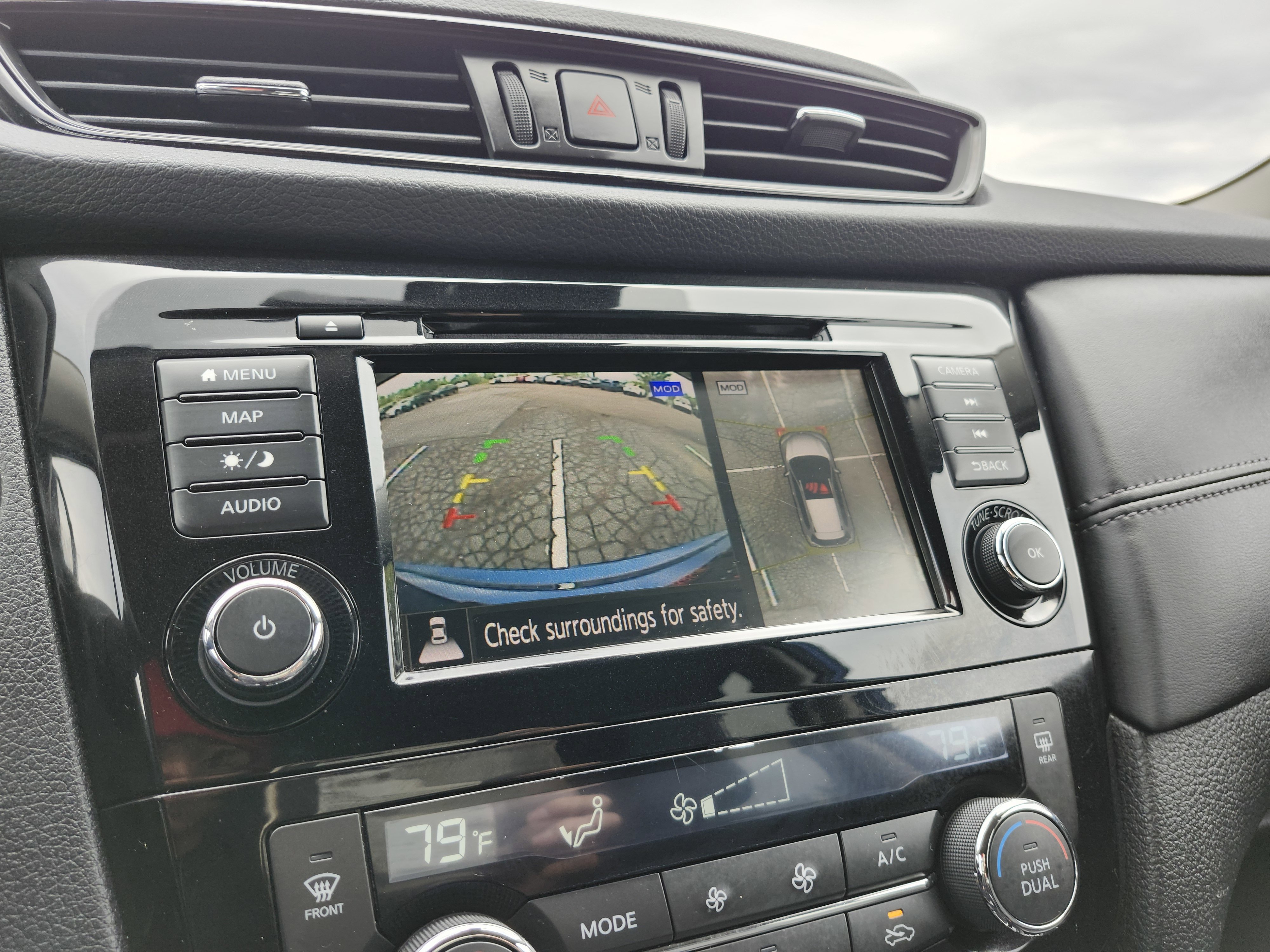Used 2019 Nissan Rogue SL AWD/4WD image 2