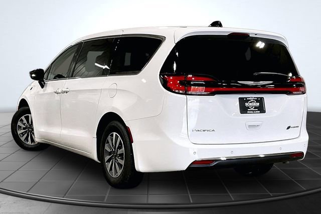 Used 2024 Chrysler Pacifica Limited FWD image 13