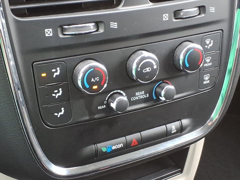 Used 2018 Dodge Grand Caravan SE w/ UConnect Hands-Free Group FWD image 29