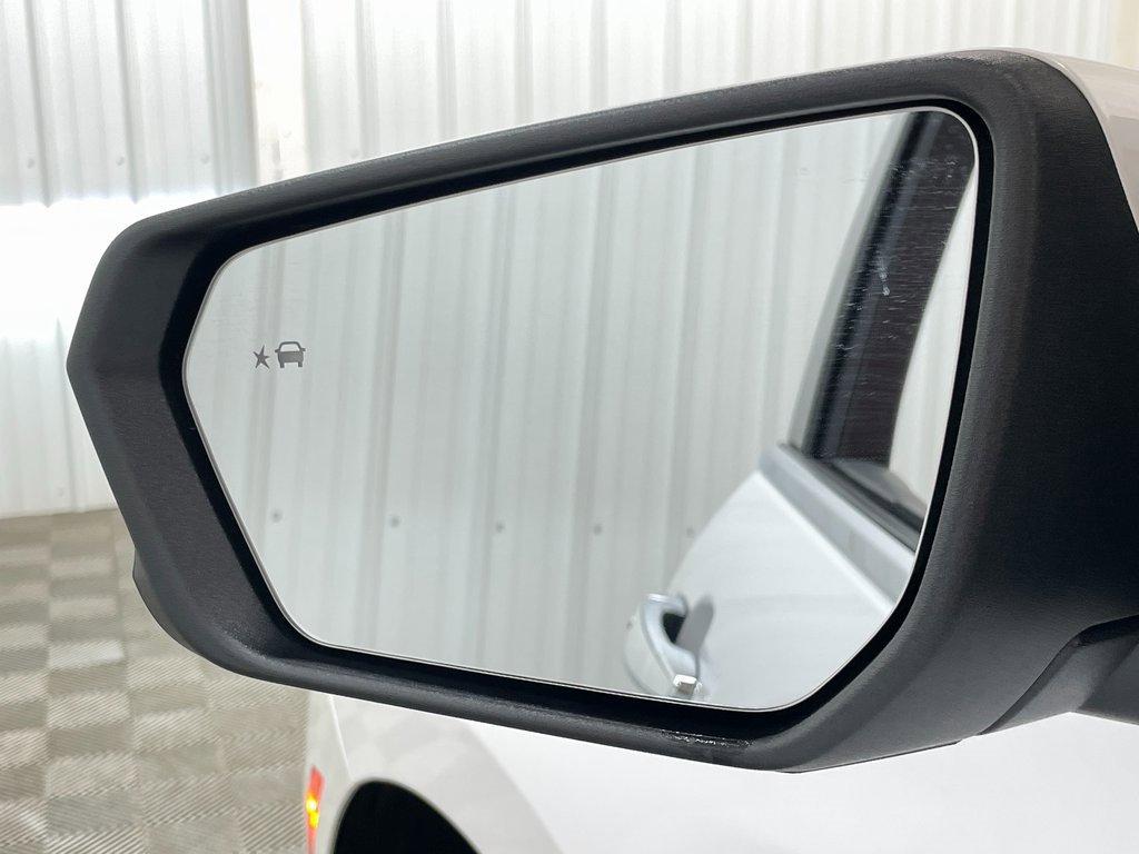 Used 2024 Chevrolet Equinox Premier image 32