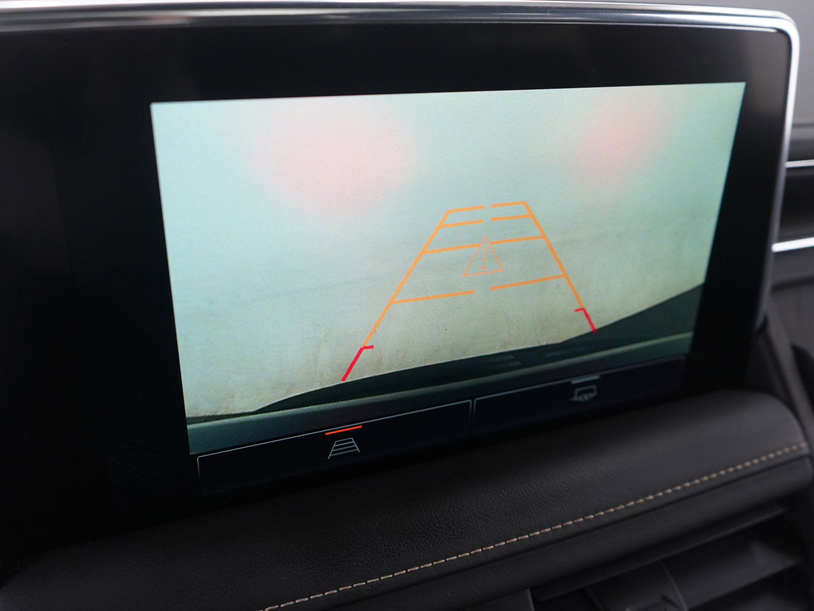 Used 2023 GMC Yukon XL SLT image 29