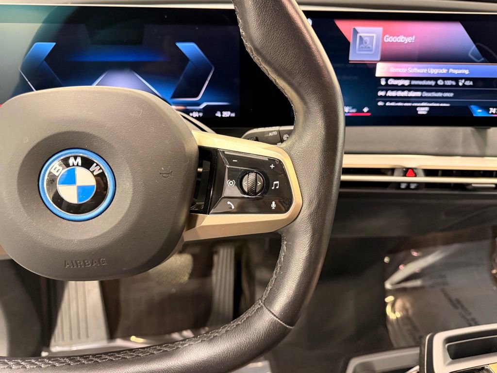 Used 2023 BMW iX xDrive50 w/ Premium Package AWD/4WD image 14