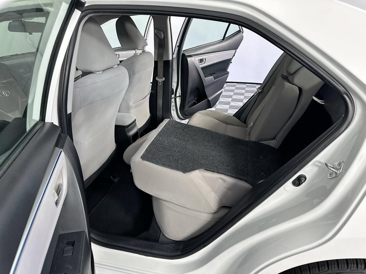 Used 2016 Toyota Corolla LE FWD image 28