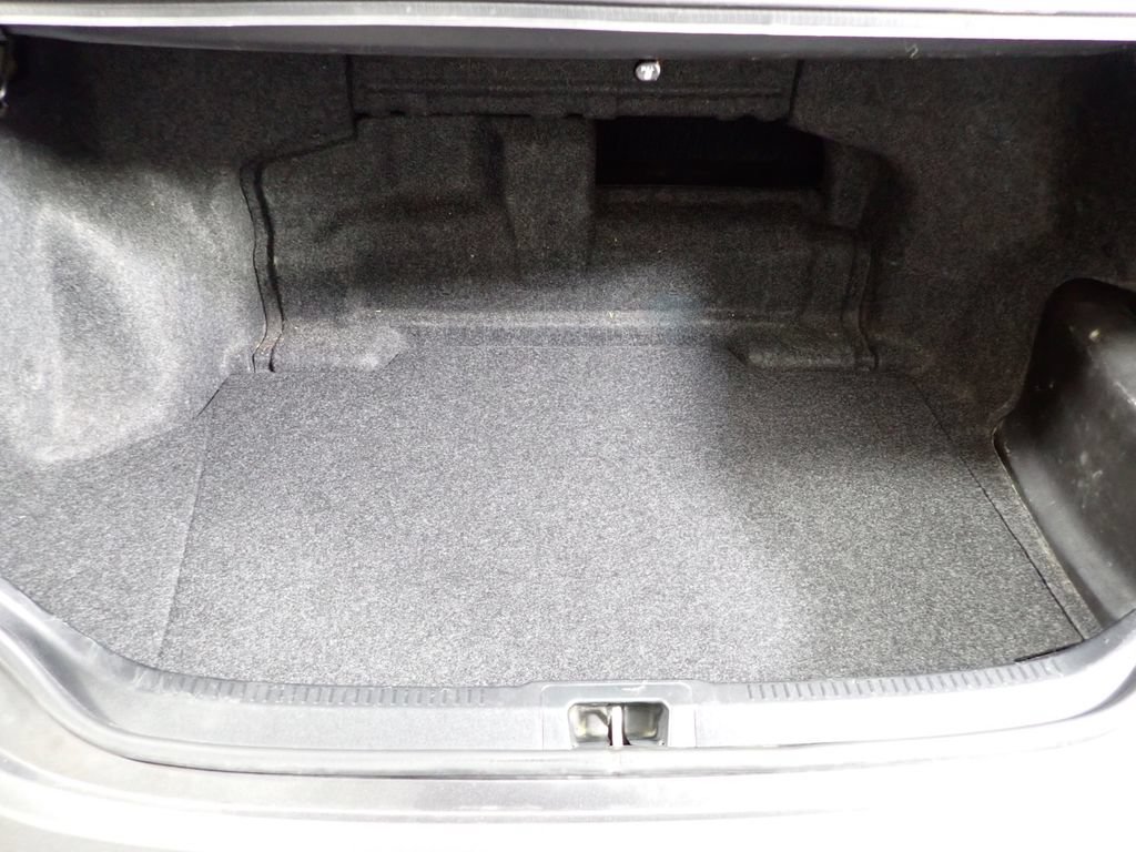Used 2012 Toyota Camry XLE FWD image 16