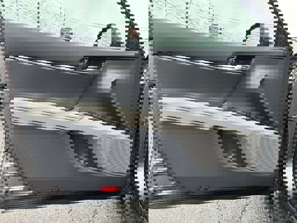 Used 2023 Toyota Camry LE image 9