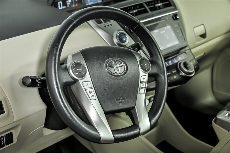 Used 2017 Toyota Prius V Four FWD image 18