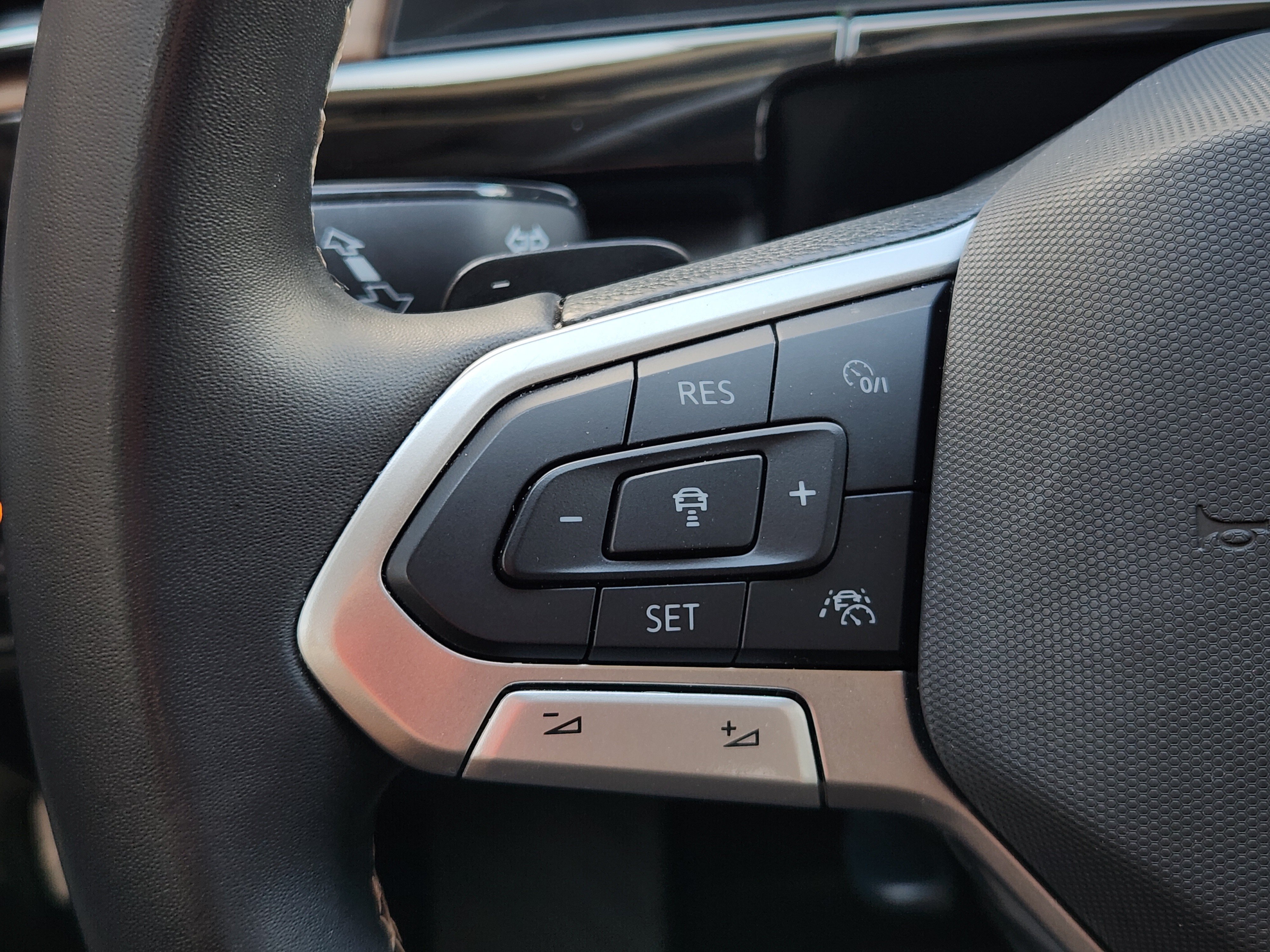 Used 2024 Volkswagen Atlas SE FWD image 29