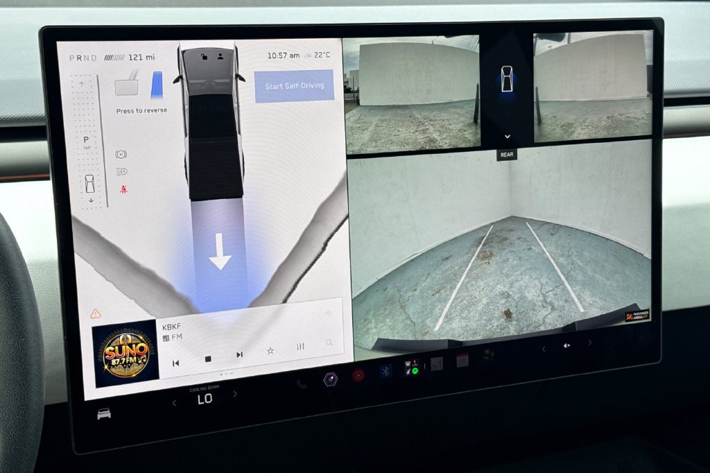 Used 2024 Tesla Cybertruck AWD Crew Cab image 18