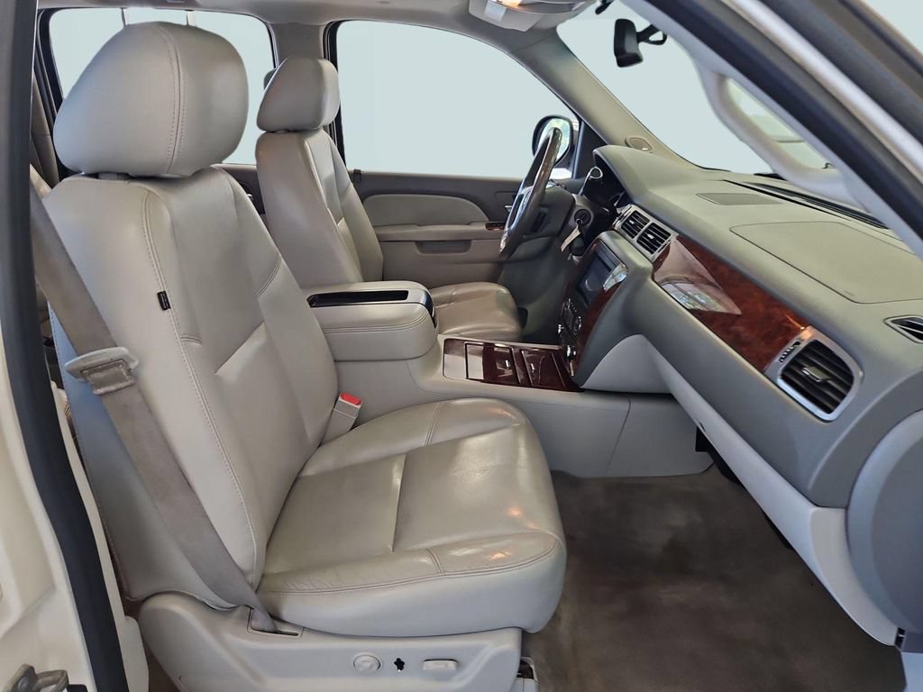 Used 2014 Chevrolet Suburban LTZ AWD/4WD image 28