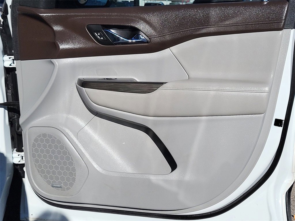 Certified 2023 GMC Acadia SLT image 17