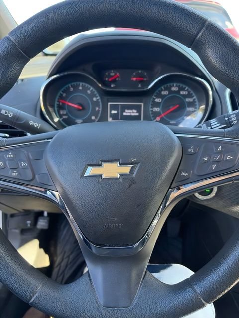 Used 2018 Chevrolet Cruze LT w/ Convenience Package FWD image 4