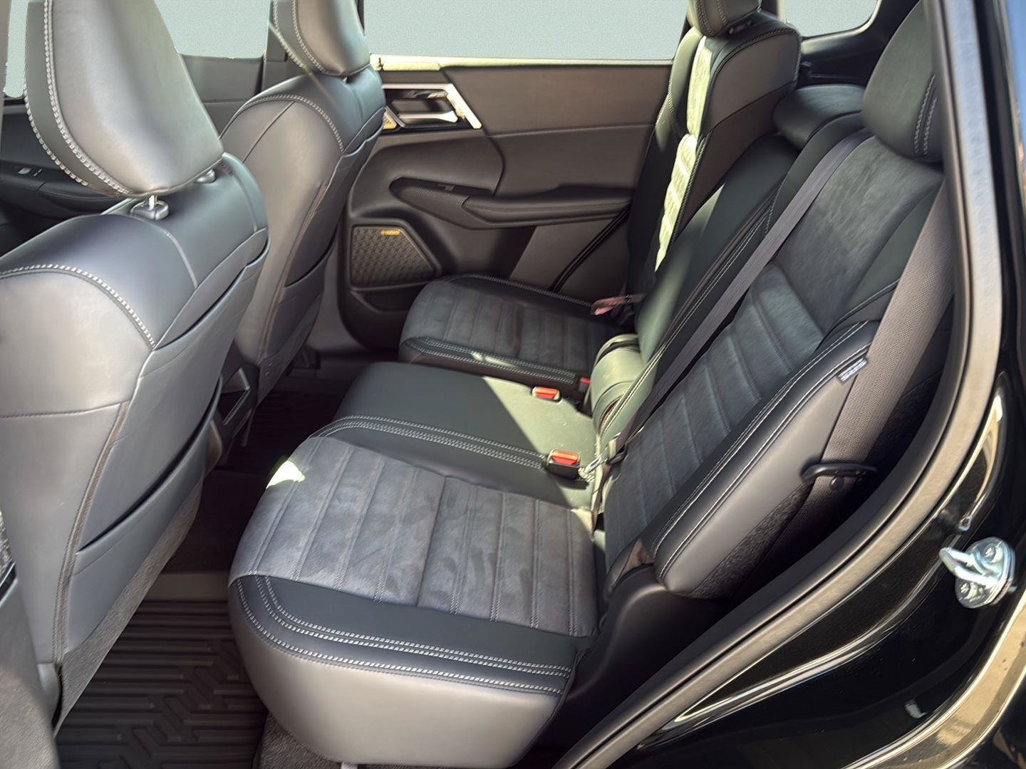 New 2026 Mitsubishi Outlander SE FWD image 25