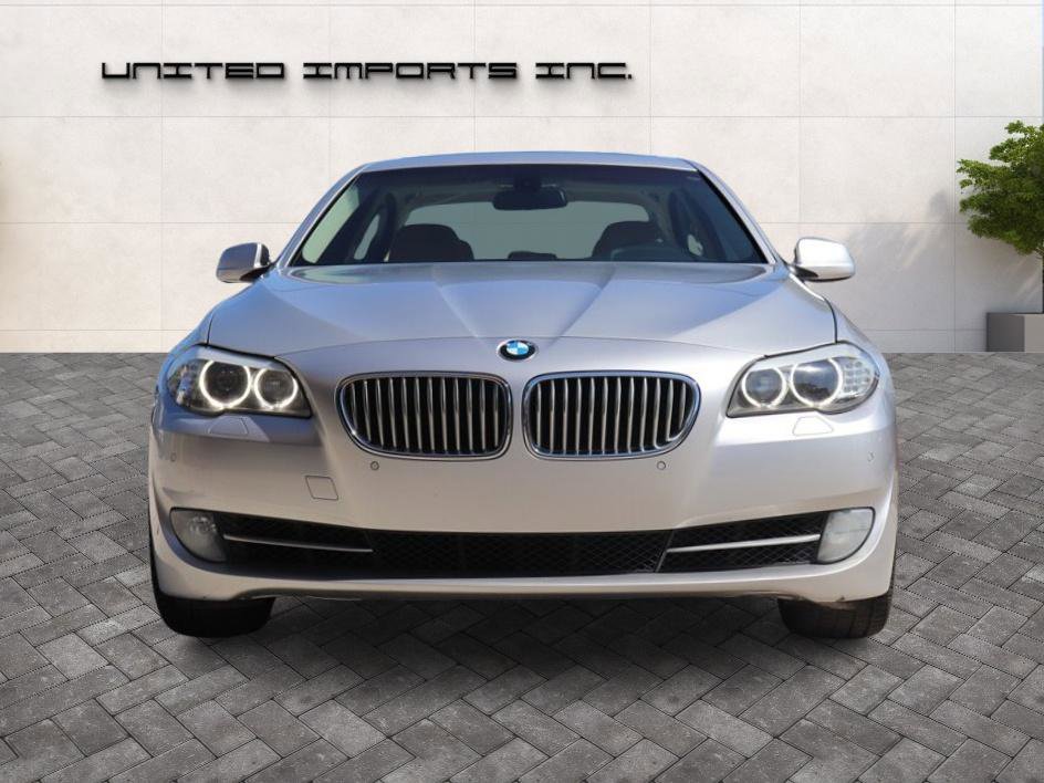 Used 2011 BMW 550i Sedan image 2