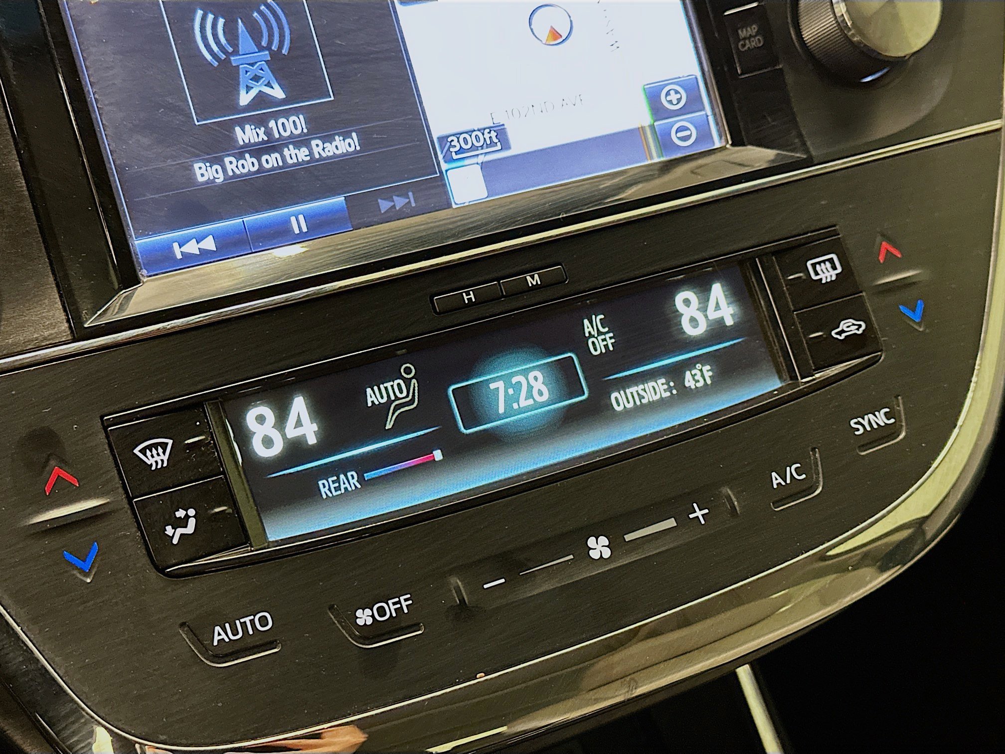 Used 2016 Toyota Avalon Limited image 24