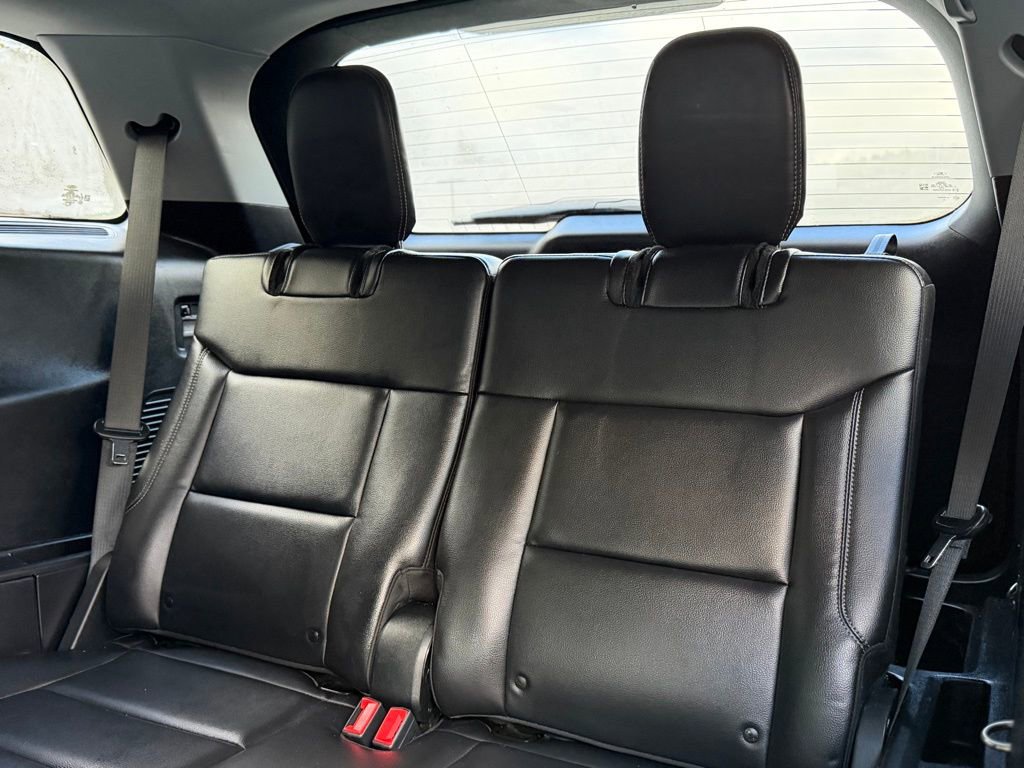 Used 2021 Ford Explorer XLT w/ Equipment Group 202A image 3