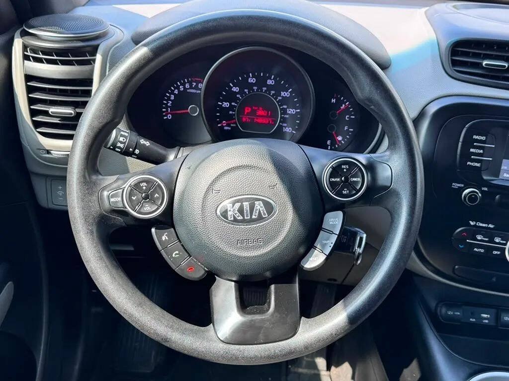 Used 2017 Kia Soul + FWD image 17