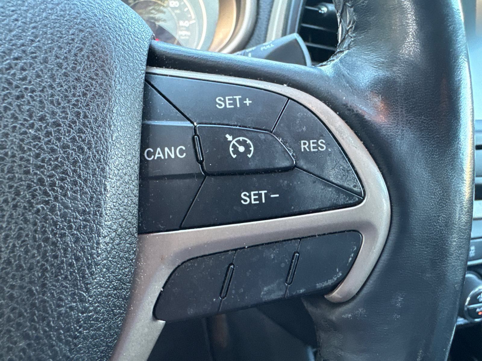 Used 2016 Jeep Cherokee Limited FWD image 34