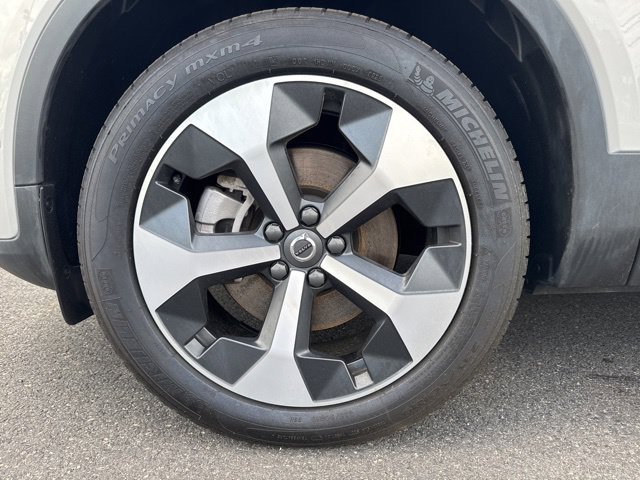 Certified 2025 Volvo XC40 B5 Plus AWD/4WD image 8