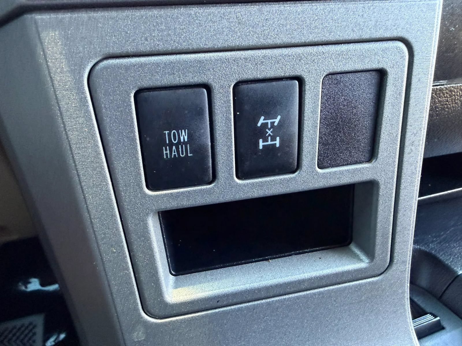 Used 2013 Toyota Sequoia SR5 AWD/4WD image 24
