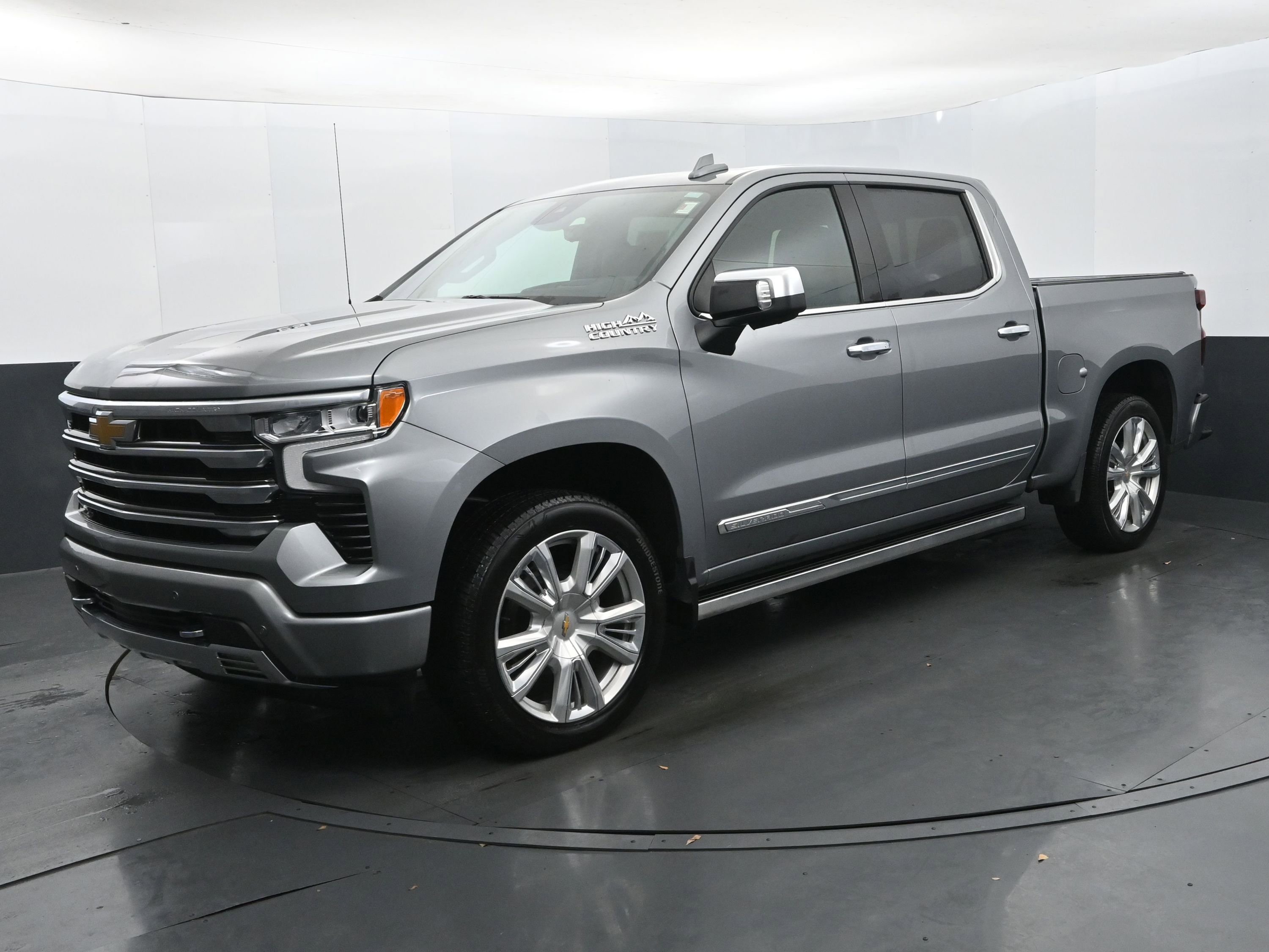 Used 2024 Chevrolet Silverado 1500 High Country AWD/4WD image 1