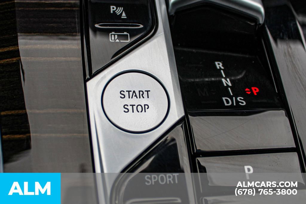 Used 2025 BMW X5 xDrive50e image 28