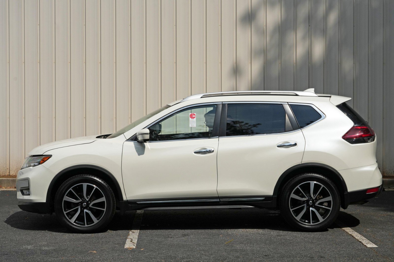 Used 2018 Nissan Rogue SL w/ Premium Package AWD/4WD image 46