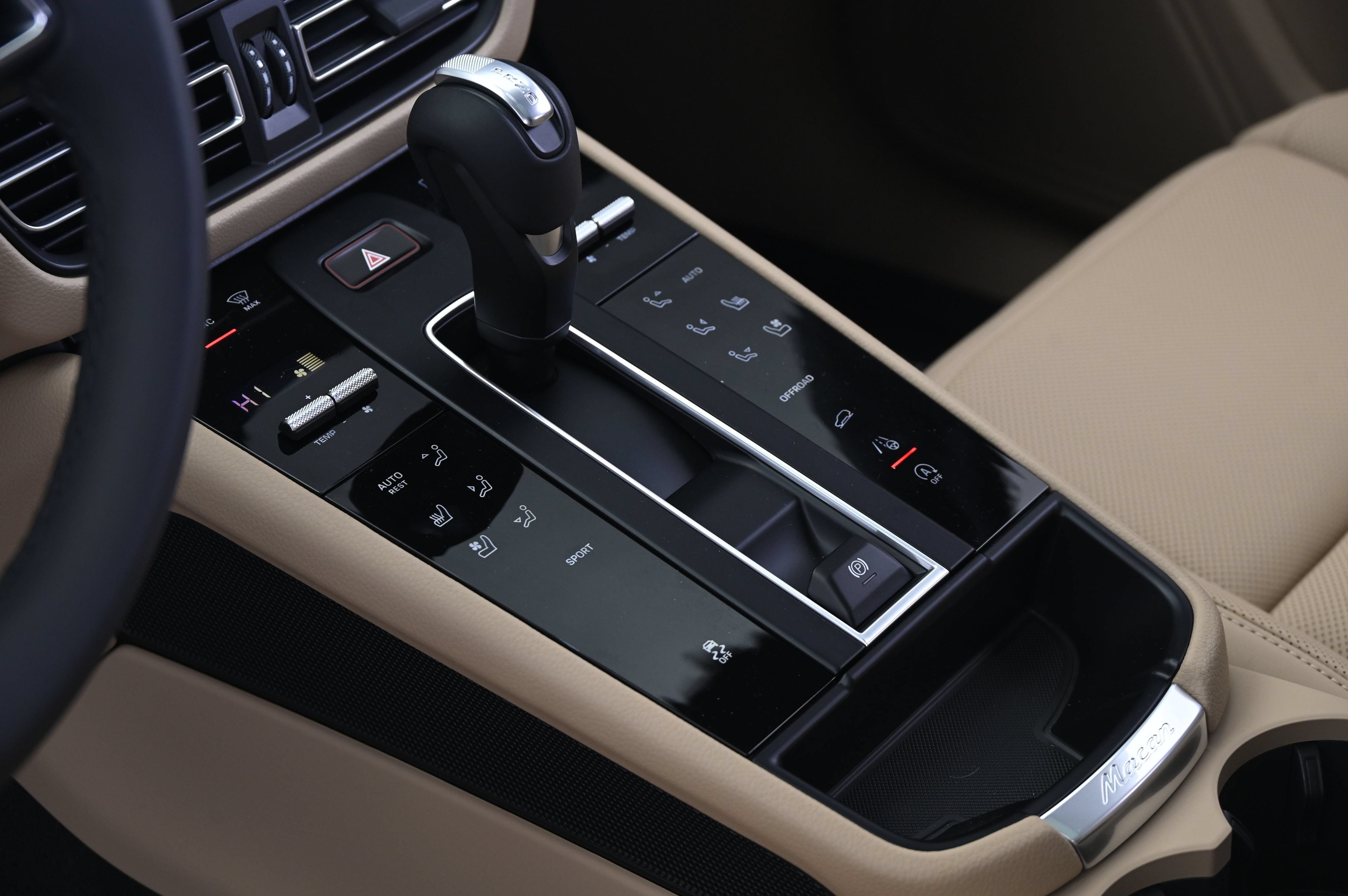 Certified 2026 Porsche Macan AWD/4WD image 34