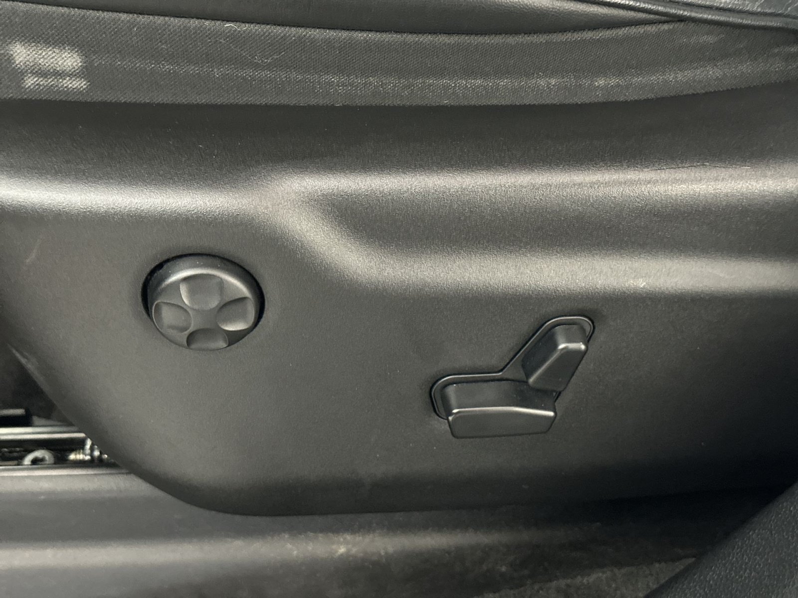Used 2015 Jeep Grand Cherokee Overland AWD/4WD image 14