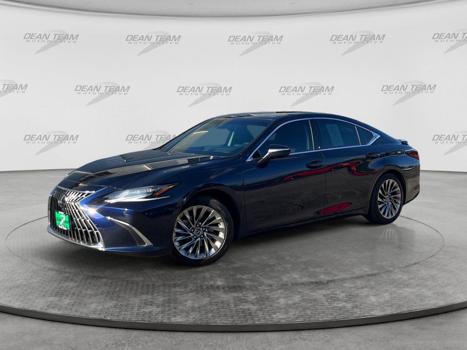 Used 2025 Lexus ES 300h Ultra Luxury w/ Accessory Package (Z2) FWD image 3