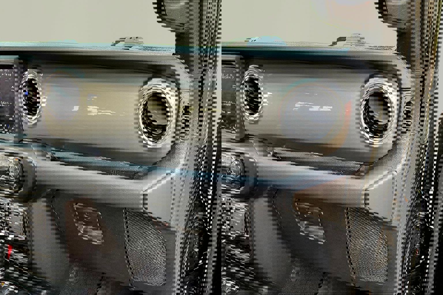 Used 2022 Jeep Gladiator Overland w/ Trailer Tow Package image 28