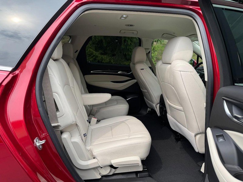 Used 2024 Buick Enclave Essence w/ Technology Package image 10