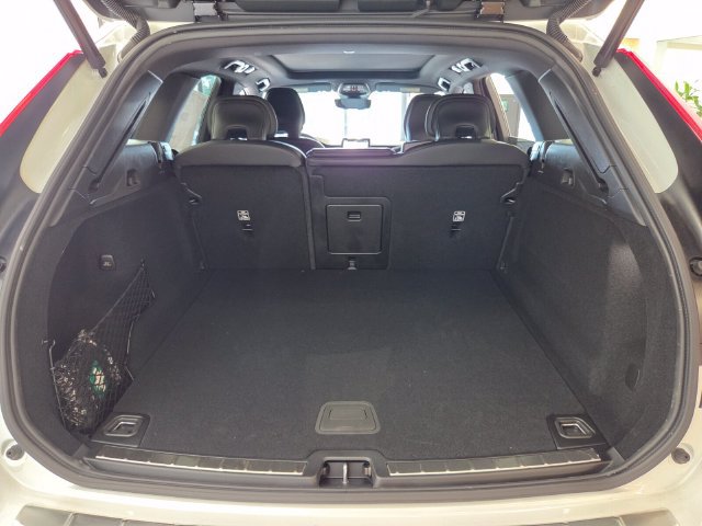 New 2026 Volvo XC60 B5 Ultra w/ Protection Package Premier AWD/4WD image 12