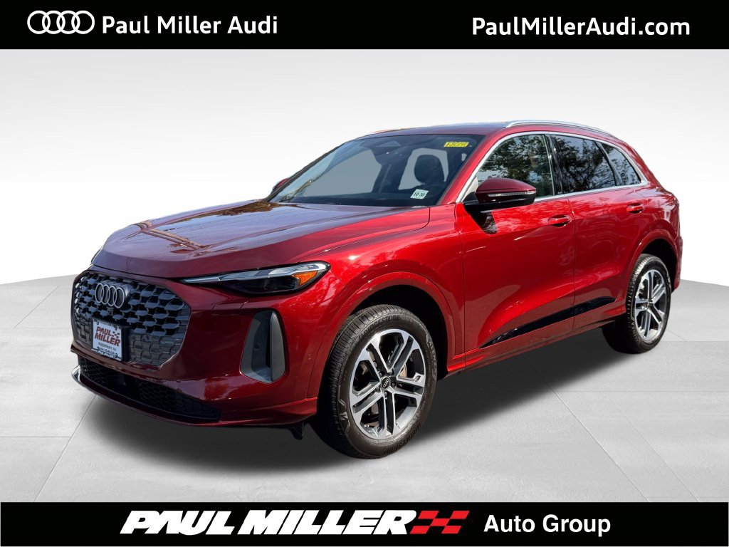 Used 2025 Audi Q5 Premium w/ Convenience Package