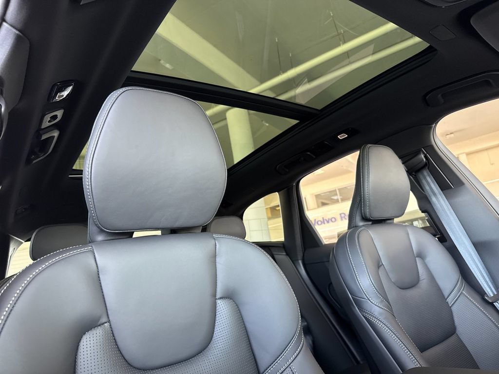 New 2026 Volvo XC60 T8 Ultra w/ Climate Package AWD/4WD image 16