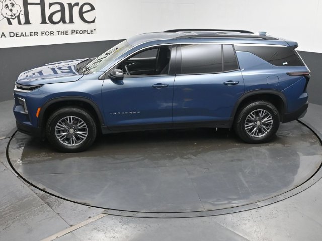 Used 2025 Chevrolet Traverse LT FWD image 65