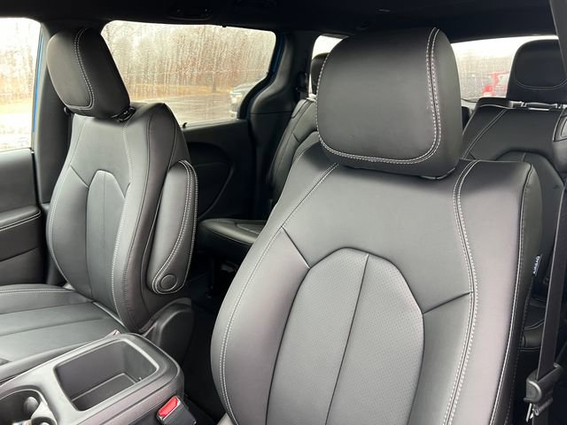 New 2026 Chrysler Pacifica Select AWD/4WD image 13