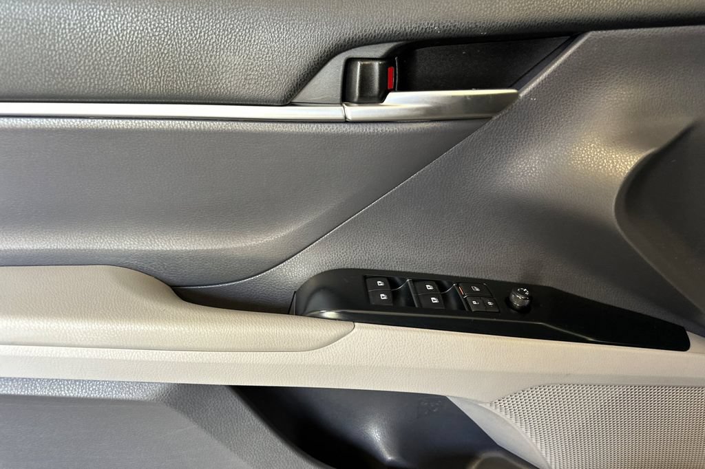 Used 2019 Toyota Camry LE FWD image 11