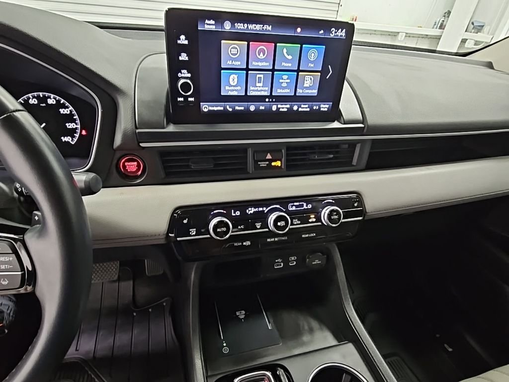 Used 2023 Honda Pilot Touring image 12