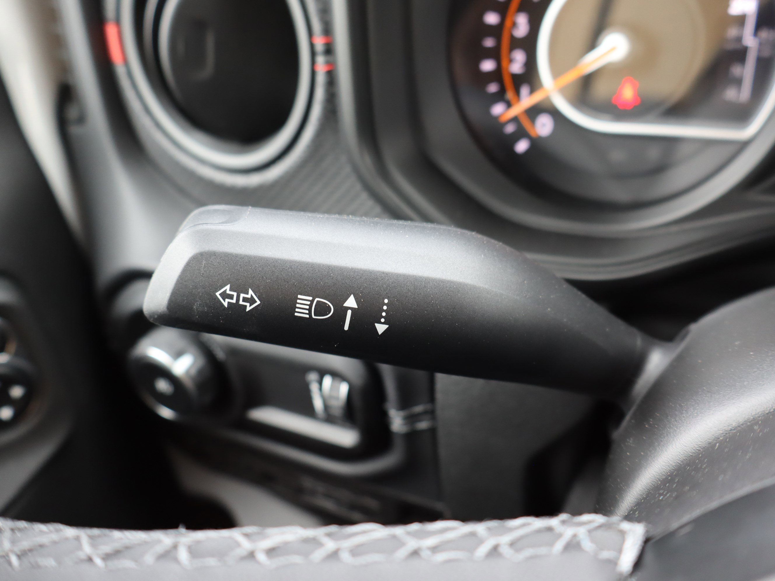 Used 2025 Jeep Wrangler Unlimited Rubicon AWD/4WD image 23