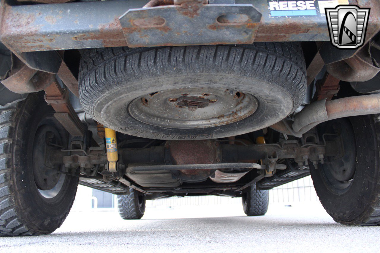 Used 1999 Chevrolet Tahoe Z71 w/ Preferred Equipment Group image 2