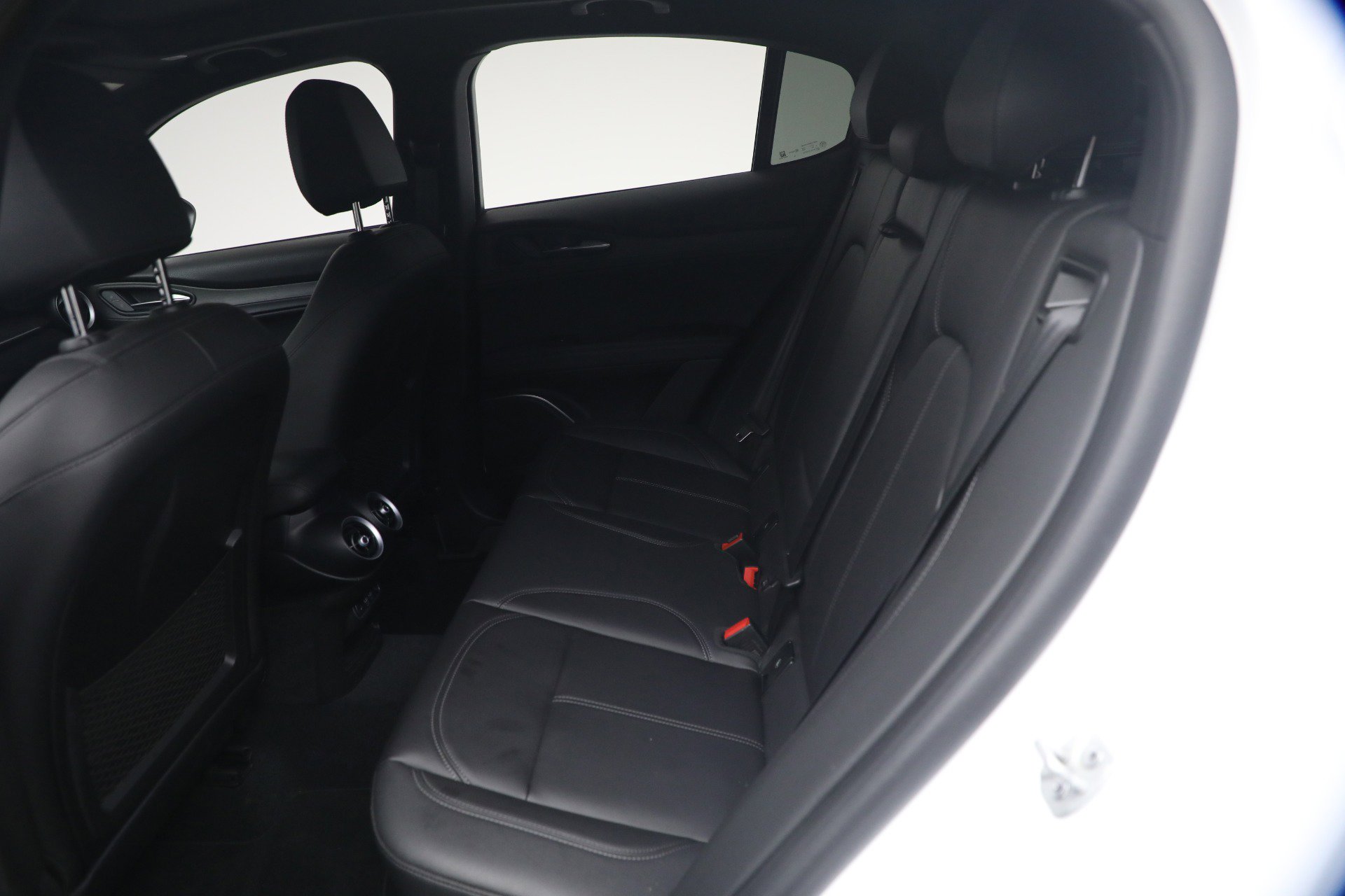 Used 2022 Alfa Romeo Stelvio Ti AWD/4WD image 20