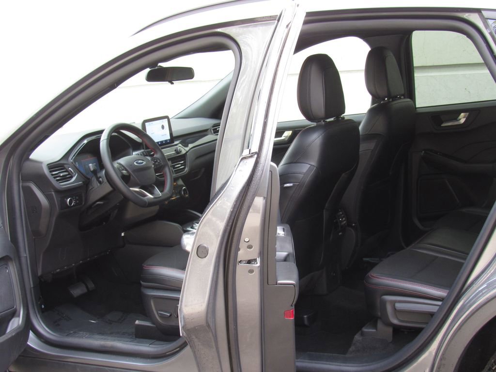 Used 2025 Ford Escape ST-Line AWD/4WD image 14