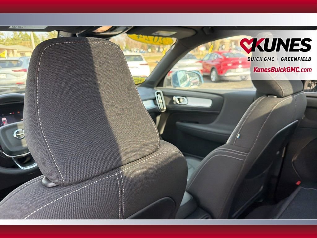Used 2024 Volvo XC40 B5 Core AWD/4WD image 30