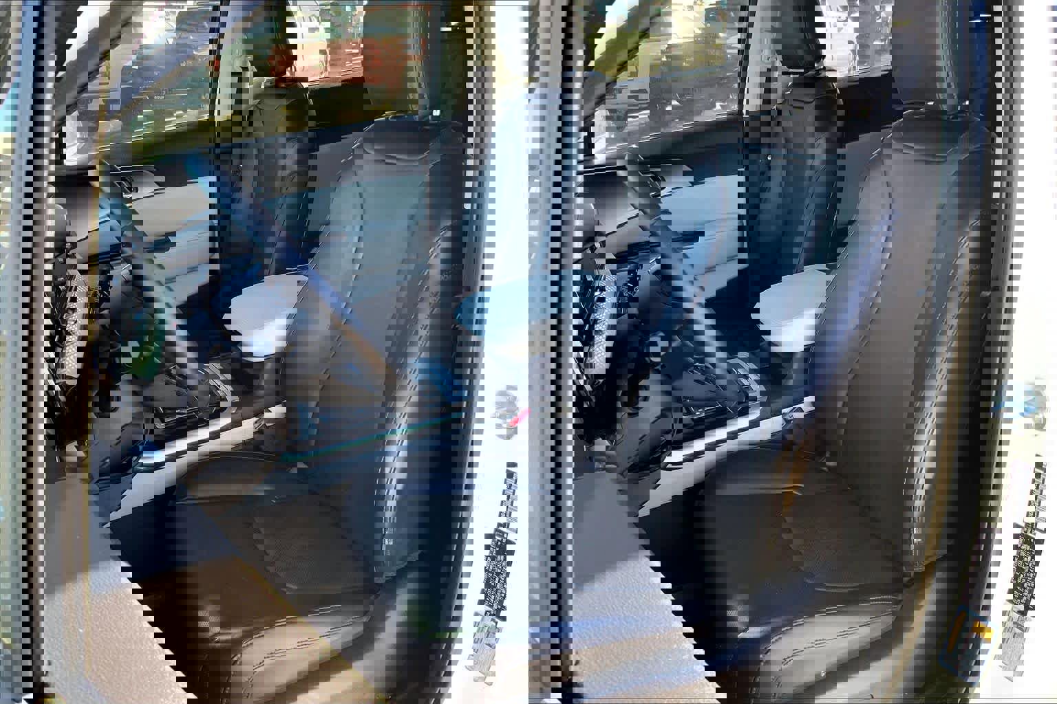 Used 2024 Kia Carnival LX image 7