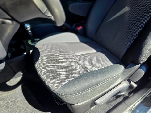 Used 2015 Nissan Versa SV FWD image 40