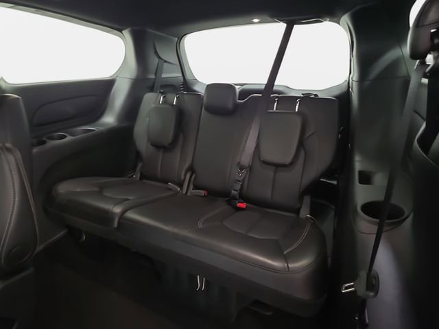Used 2025 Chrysler Pacifica Select image 33